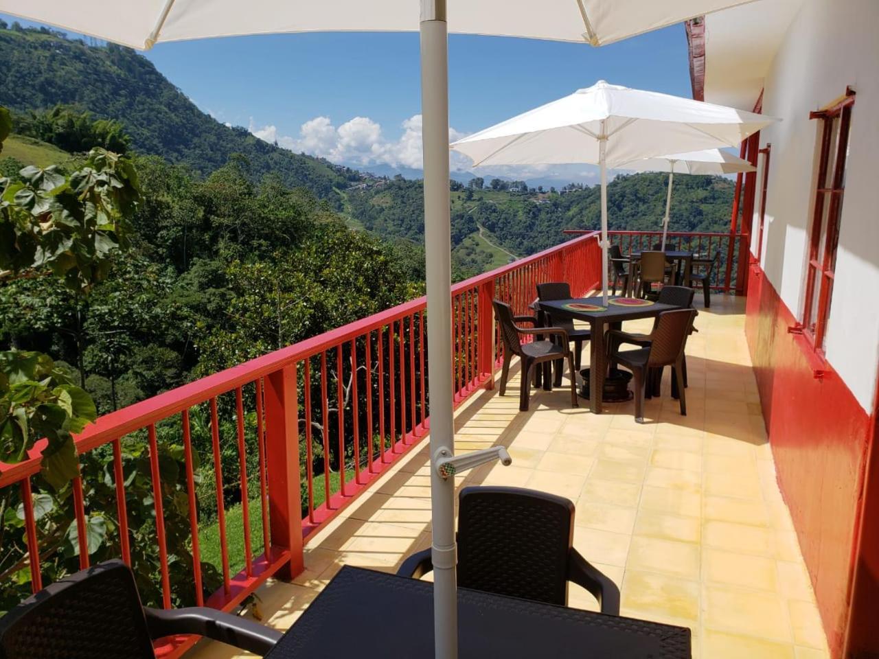 Lodge Paraiso Verde La Linda ภายนอก รูปภาพ